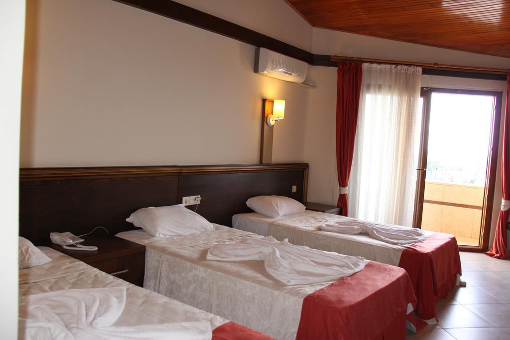 Gumus Hotel Arsuz Esterno foto
